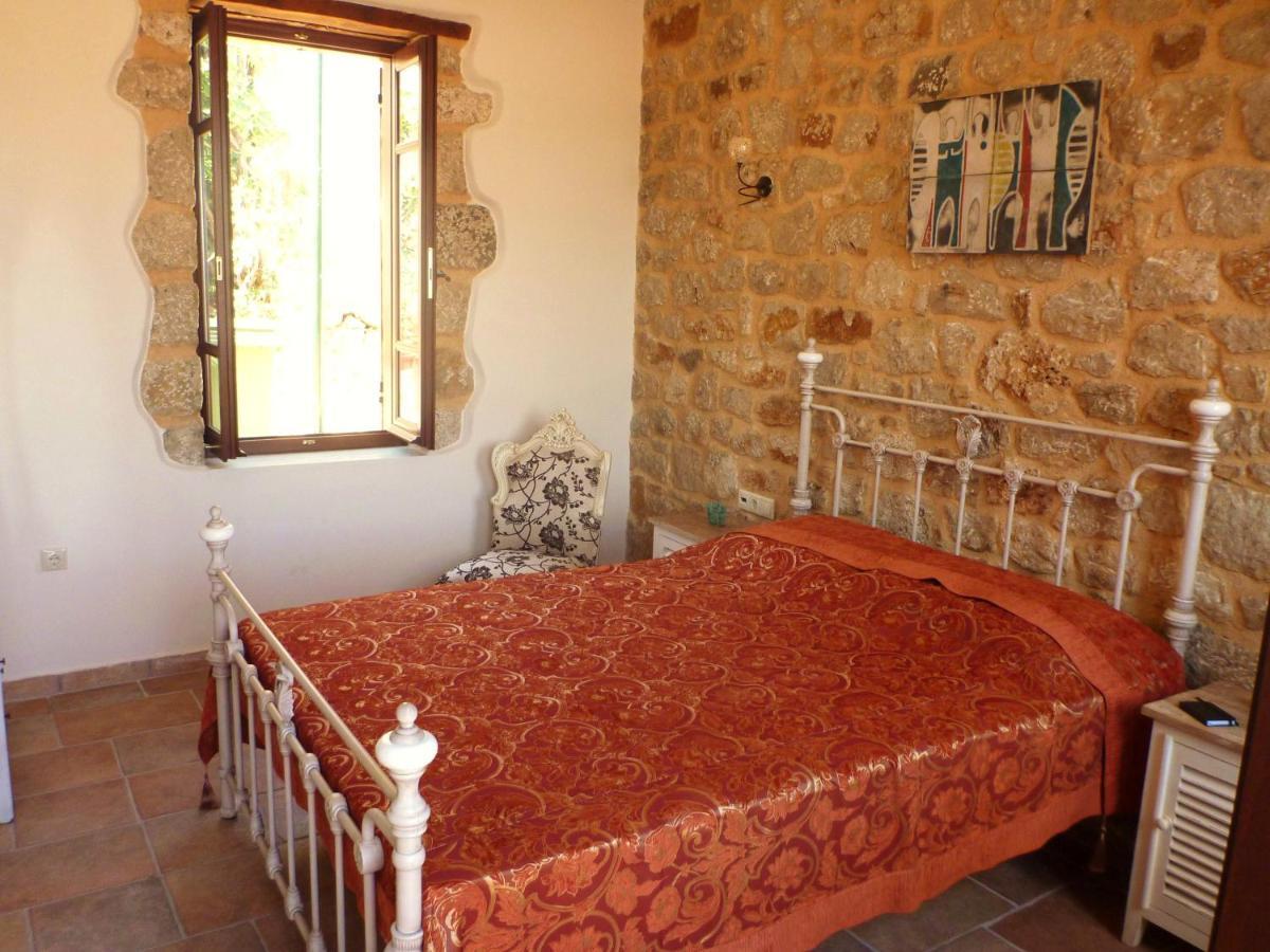 Bright Sun Villas Chalki Town Habitación foto